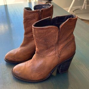 Brown Ankle Booties ‘Steven’ by Steve Madden